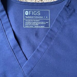 FIGS Navy blue scrub top- Small